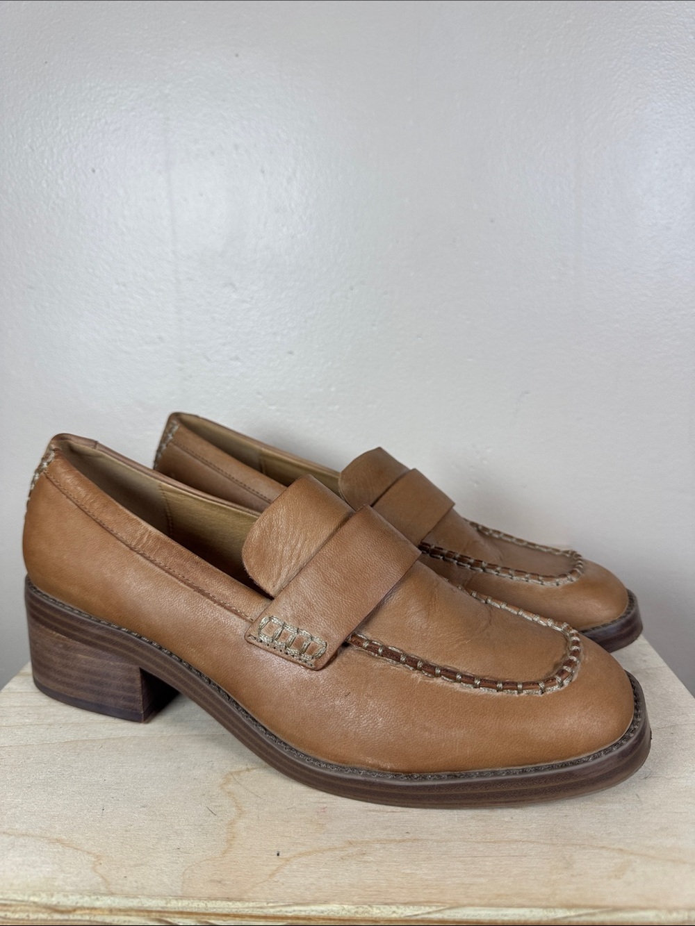 Crown Vintage Womens Leather Penny Loafers Block Heel 8M Preppy